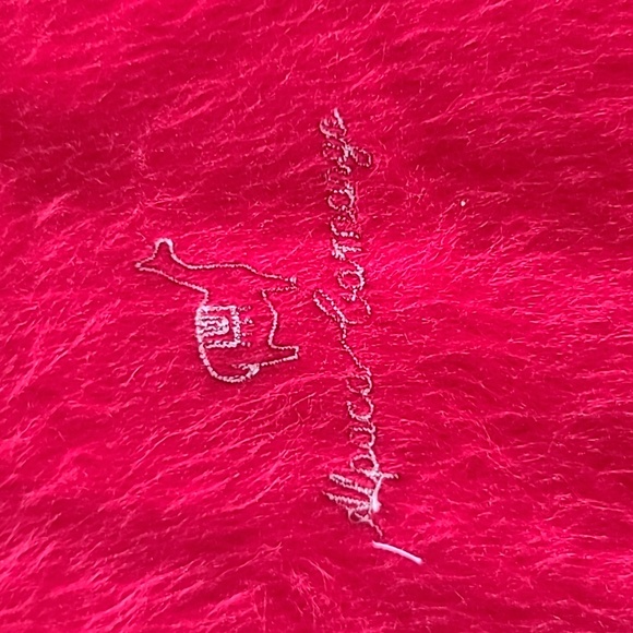 Alpaca scarf, bright red EUC - Picture 2 of 6